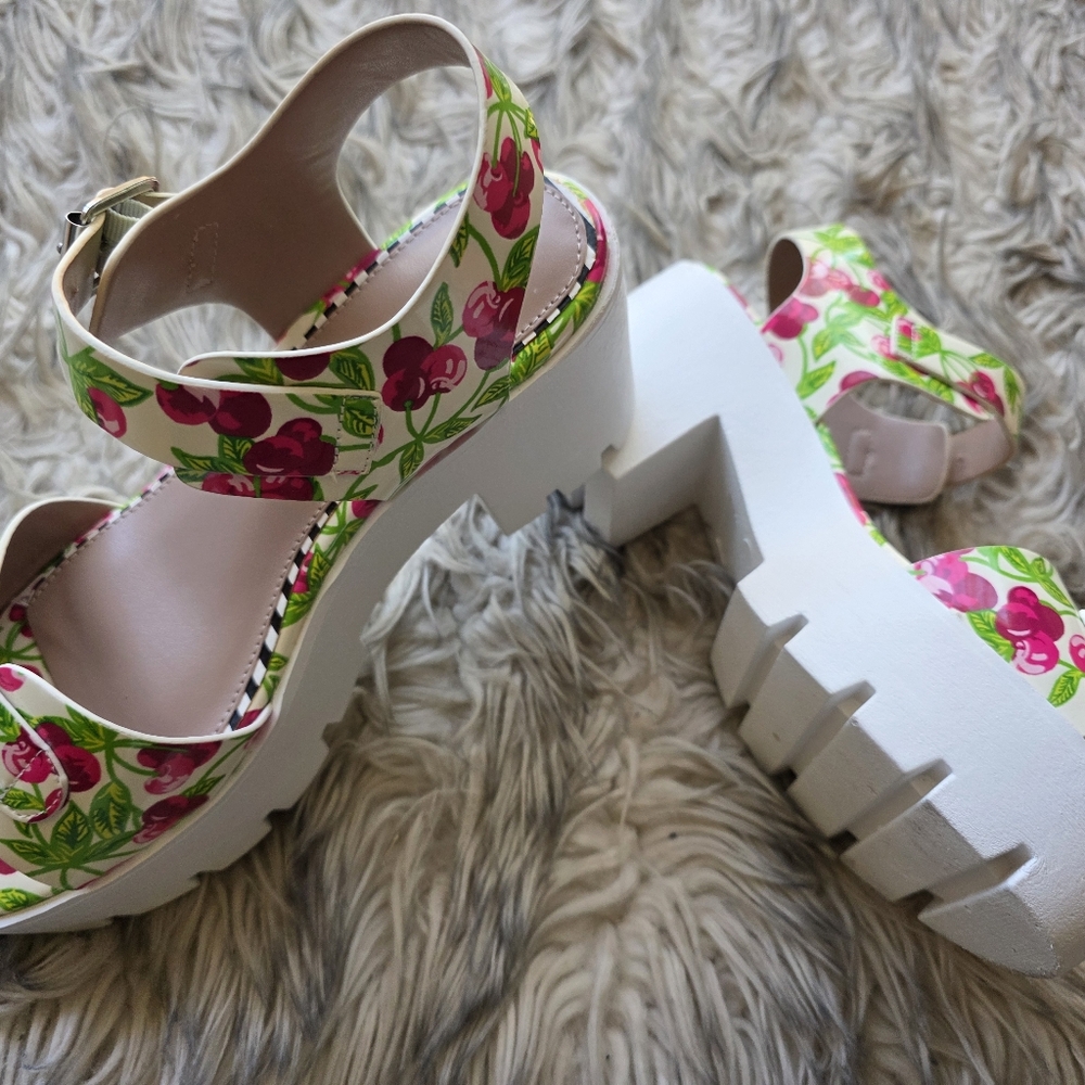 Betsey Johnson Chasse Cherry Print Platform Sandals, Size 8.5 M - Picture 9 of 11
